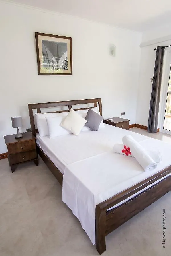 Flora'S Self Catering Apartments Victoria
