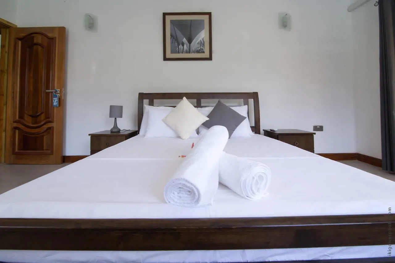 Flora'S Self Catering Apartments Victoria