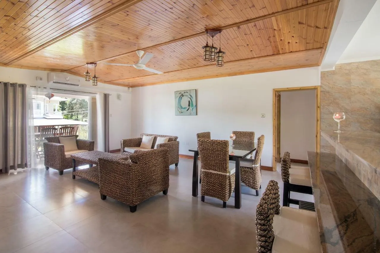 Flora'S Self Catering Apartments Victoria Seychelles
