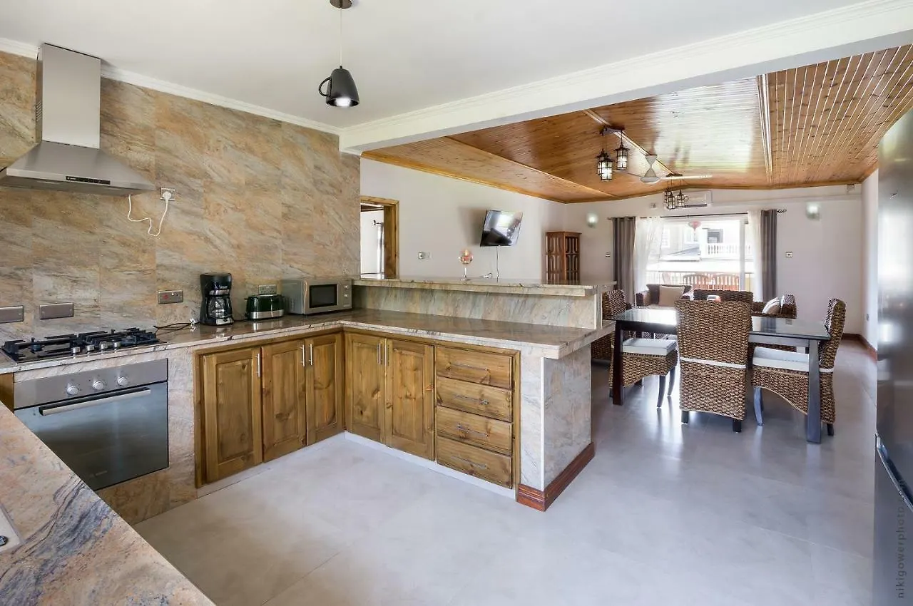 Flora'S Self Catering Apartments Victoria