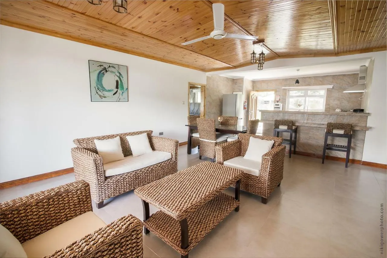 Flora'S Self Catering Apartments Victoria