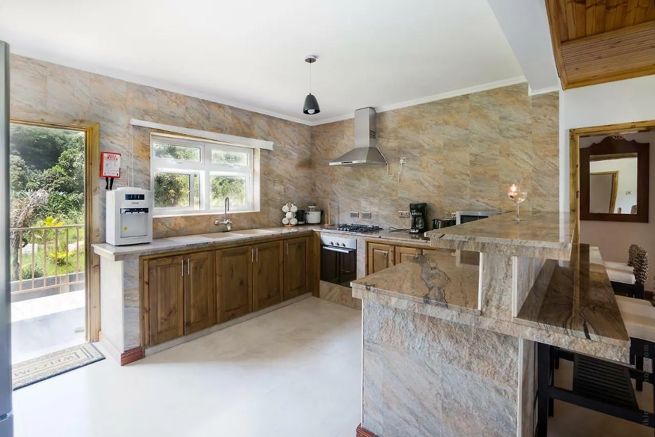 Flora'S Self Catering Apartments Victoria